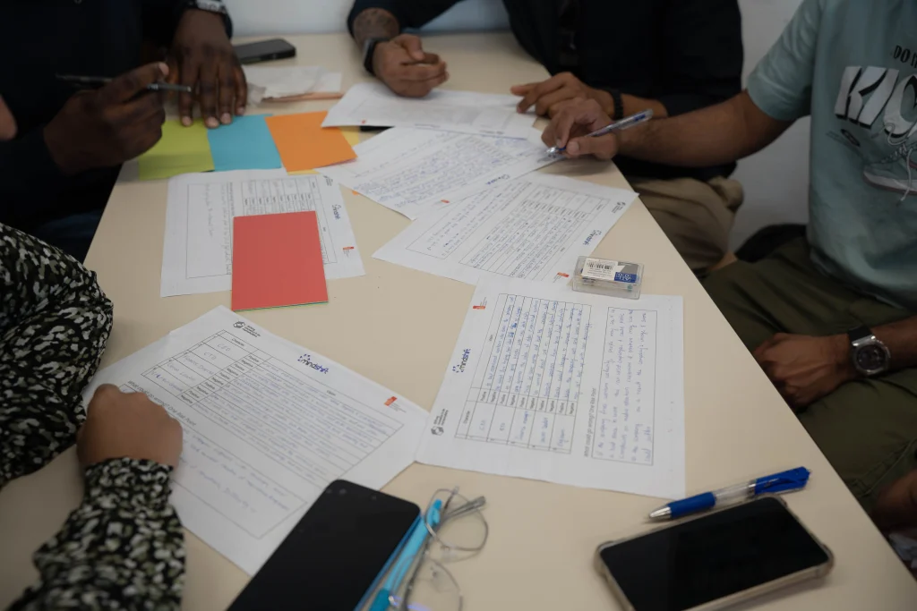 Équipe travaillant sur l’organisation et l’expérience client