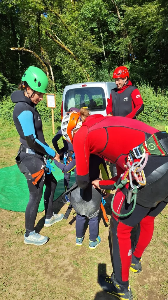 Équipe et clients d’une activité outdoor accompagnée en renfort opérationnel par ADV Solutions